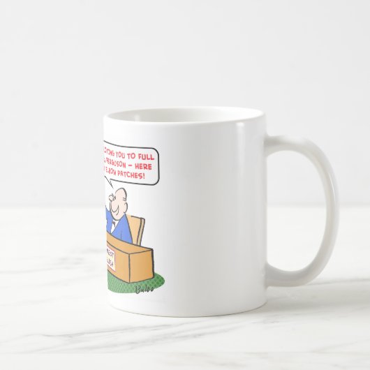 Mug le coude raccorde le professeur d'université de (Droite)