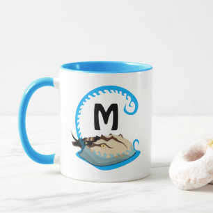 Mug Le crabe à fer à cheval joue dans le monogramme de