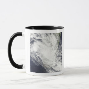 Mug Le cyclone tropical Fami plane au-dessus du