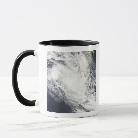 Mug Le cyclone tropical Fami survole Madagascar (Gauche)