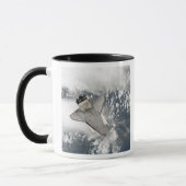 Mug Le dessous de la navette spatiale Discovery (Gauche)