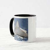 Mug Le dessous de la navette spatiale Discovery 2 (Devant gauche)