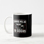 Mug Le dîner sera prêt dans 18 heures drôle barbeque f (Gauche)