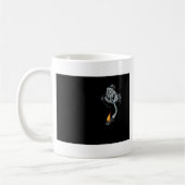 Mug le DJ arment sur le feu (Gauche)