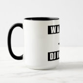 Mug le DJ de avertissement dans l'action mettent en (Gauche)