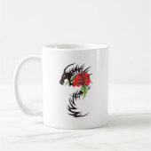 Mug le dragon tribal avec s'est levé (Gauche)