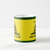 Mug Le drapeau de Gadsden ne marchent pas sur moi (Centre)