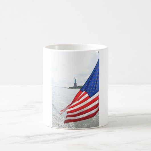 Mug Le Drapeau Dépend De La Statue De La Liberté. (Centre)