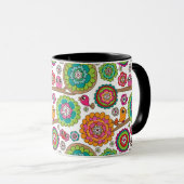 Mug le griffonnage fleurit le motif d'arrière - plan (Devant droit)
