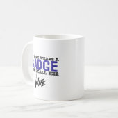 Mug Le héros d'épouse porte un insigne (Devant gauche)