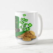 Mug Le jour de St Patrick - casquette et trèfles et (Devant droit)