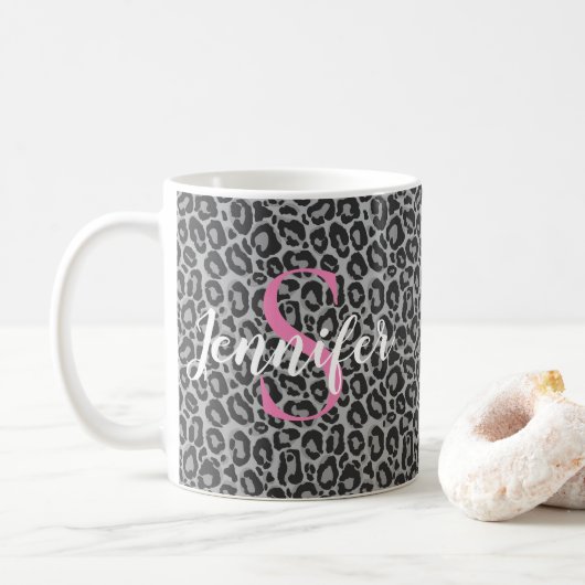 Mug Le léopard personnalise le monogramme rose et son  (Avec donut)