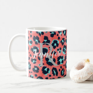 Mug Le léopard rose personnalise le monogramme et le 
