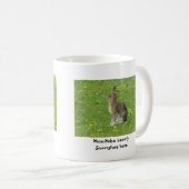 Mug Le lièvre de raquette adore des pissenlits (Devant droit)