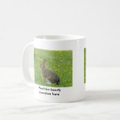 Mug Le lièvre de raquette adore des pissenlits (Devant gauche)