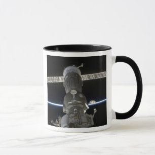 Mug Le membre de la Terre croise un vaisseau Soyouz