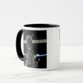 Mug Le membre de la Terre croise un vaisseau Soyouz (Devant gauche)