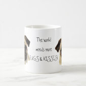 Mug Le monde a besoin de plus de CARLINS & KISSES ! Pe (Centre)