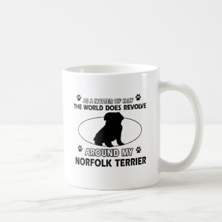 Mug Le monde tourne autour de mon terrier de Norfolk