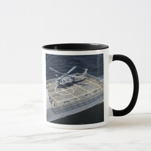 Mug Le navire de combat du littoral USS Freedom (Droite)