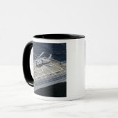 Mug Le navire de combat du littoral USS Freedom (Devant gauche)