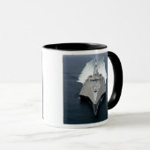 Mug Le navire de combat littoral Independence (Devant droit)