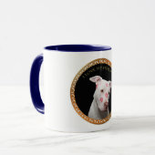 Mug Le pitbull blanc avec le rouge embrasse partout (Devant gauche)