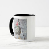 Mug Le poulet sur la plate-forme en bois, argentent (Devant gauche)
