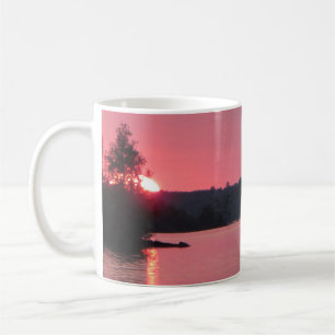 Mug Le rose vermillon de coucher du soleil de lac
