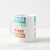 Mug Le stress est causé par un manque de poterie assez (Devant gauche)
