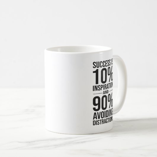 Mug Le succès est 90% d'éviter les distractions, drôle (Devant droit)