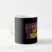 Mug Le Surf Est Ma Thérapie Conception Pour Un Surfeur (Devant gauche)