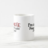 Mug Le T-shirt drôle d'infirmière "ne m'incitent pas à (Centre)