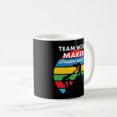 Mug Le Travail D'Équipe Fait Le Travail De Rêve (Devant droit)