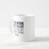 Mug Le travail dur bat le talent (Devant gauche)