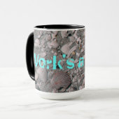 Mug Le travail est une plage. (Devant gauche)