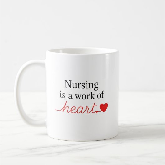Mug Le travail infirmier est une typographie de script (Gauche)