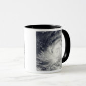 Mug Le typhon Lupit au-dessus de l'océan Pacifique occ (Devant droit)