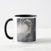 Mug Le typhon Nuri approche des Philippines (Gauche)