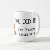 Mug Le vice-président Kamala Harris en tant que Rosie (Devant droit)
