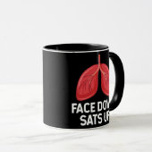 Mug Le visage vers le bas s'assoit sur la thérapie res (Devant droit)