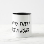 Mug Le vol d'identité n'est pas une plaisanterie (Centre)