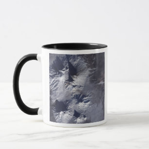 Mug Le volcan de Bezymianny montre une plume modeste