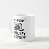 Mug L'École Est Importante, Mais Le Hockey Est Importa (Devant gauche)