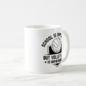 Mug L'École Est Importante, Mais Le Volley Est Importa (Devant droit)