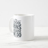 Mug L'école fonctionne parce que nous rendons hommage (Devant gauche)