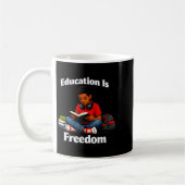 Mug L'éducation est la liberté de lire le design de l' (Gauche)