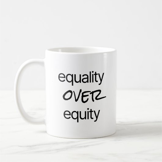 Mug L'égalité par rapport à l'équité (Gauche)