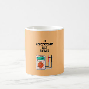 Mug L'Électricien Arrive Des Cadeaux Pour L'Électric