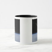 Mug L'engin spatial Soyouz TMA-11 au-dessus du horiz t (Centre)